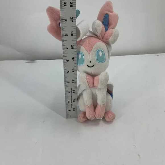 Pokemon Sylveon Eevee Evolution Stuffed Plush TOMY Nintendo 2017 - Picture 11 of 11